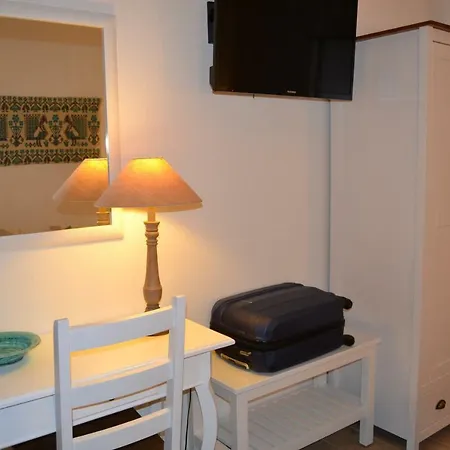 Nuscos Bed & Breakfast 3*