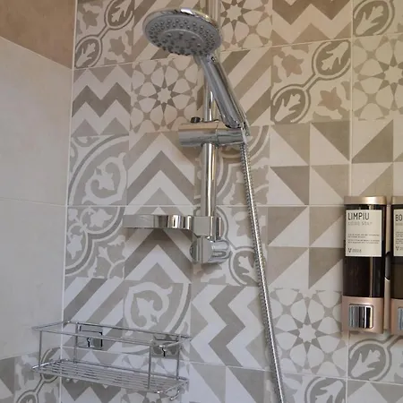 Nuscos Bed & Breakfast 3*